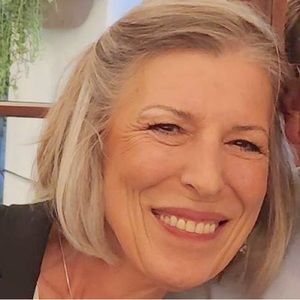 Meet your Posher, Debbie